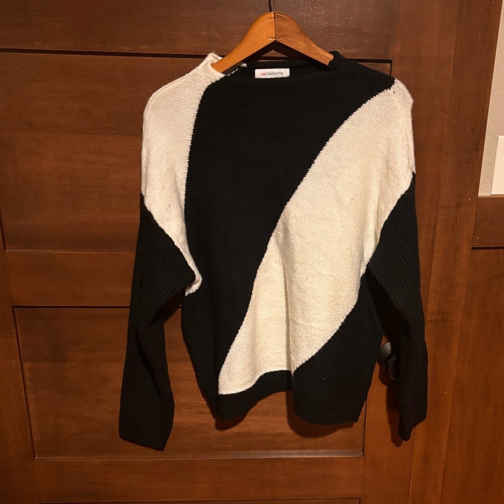 Liz Claiborne Black and White Crew Neck Sweater